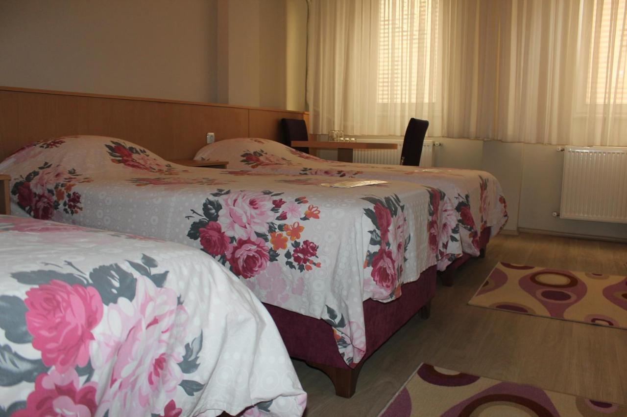 Hotel Oezsefa Provincia di Provincia di Istanbul Esterno foto